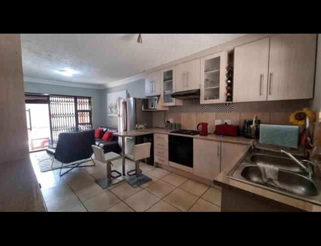 2 BEDROOM APARTMENT FOR SALE IN FLORIDA
